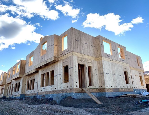 用预制木材和竹子建造的新建筑。