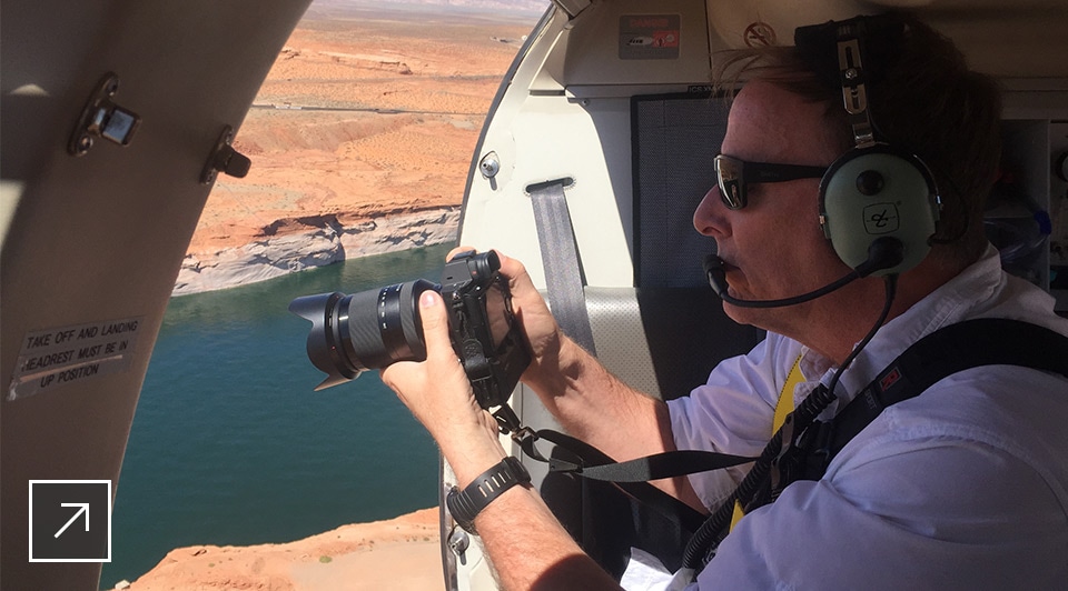 欧特克团队成员从医疗直升机上拍摄了重叠的景观航拍照片，并将其转换为3D数字模型，这一过程被称为摄影测量。